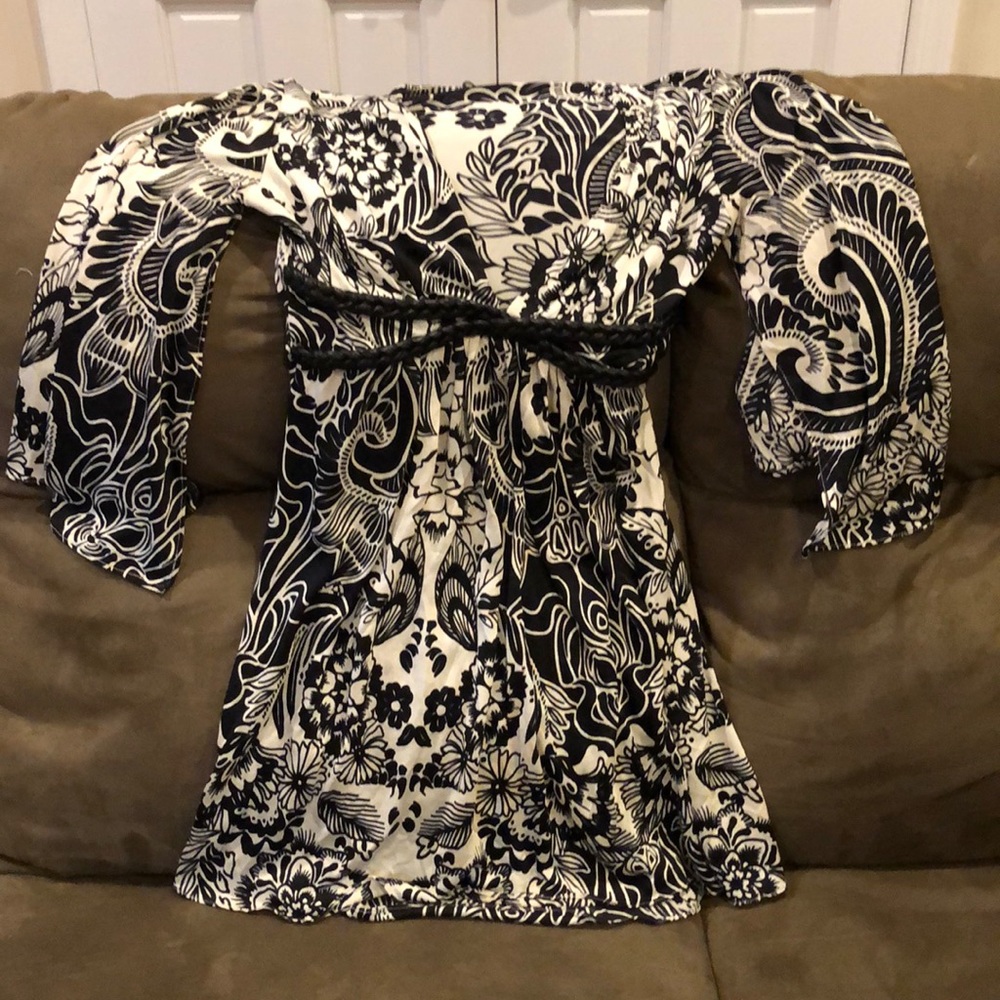 Black and white silk sky top